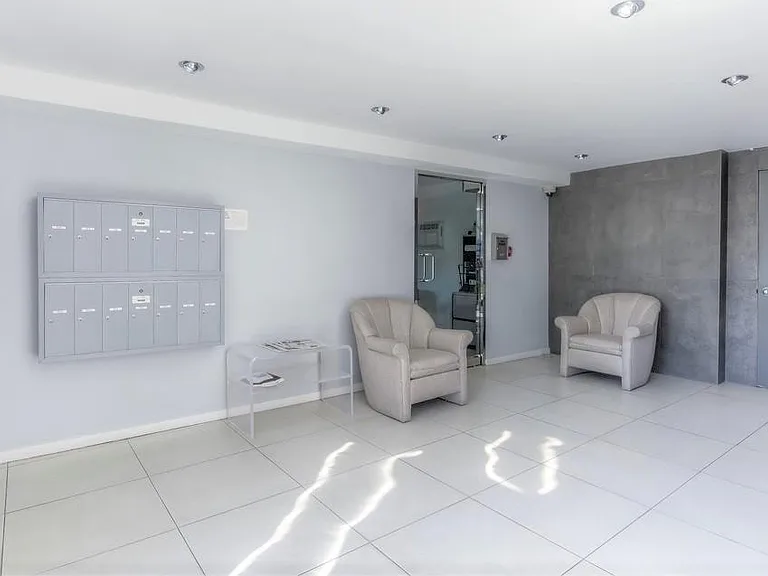 221 S Doheny Drive — Photo 1