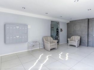 221 S Doheny Drive, Beverly Hills, CA 90211