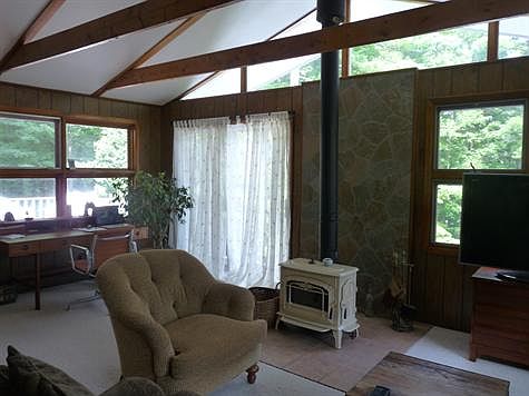 family room w wood stove