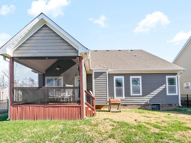 2226 Fairfax Dr — Photo 9