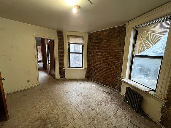 2nd image of 153 W 106th St APT 5B