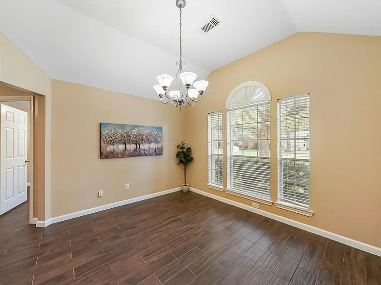 5219 Bay Pines Dr — Photo 5