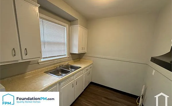 3326 Rosamond Ave — Photo 3