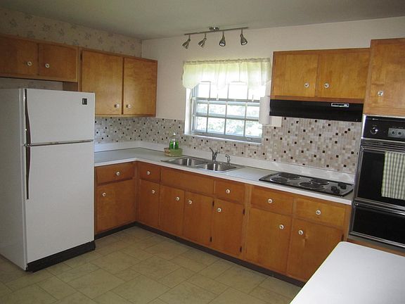 Clean kitchen