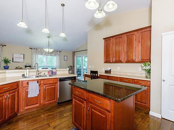 5th image of 202 Willow Walk Estates Dr
