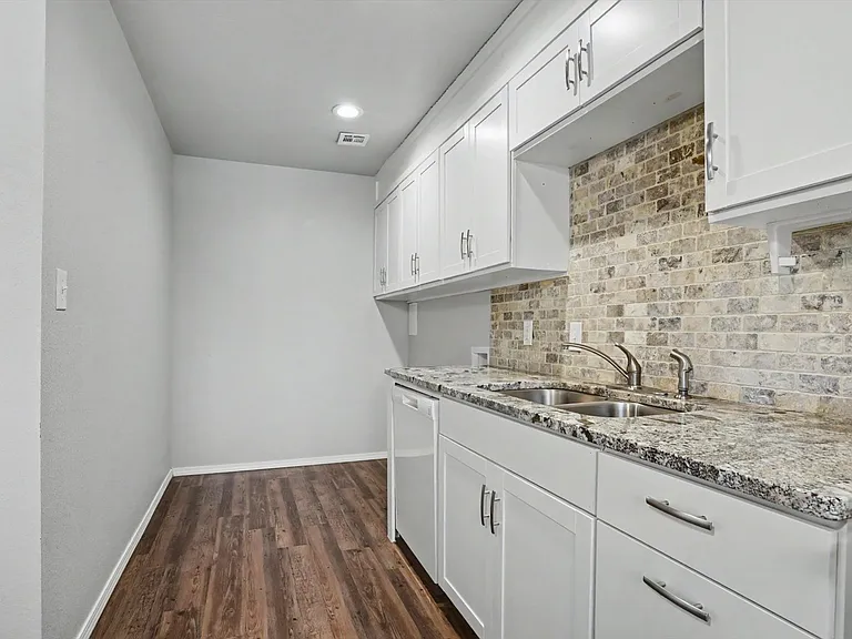 15351 W Highway 66 Hwy #E — Photo 9