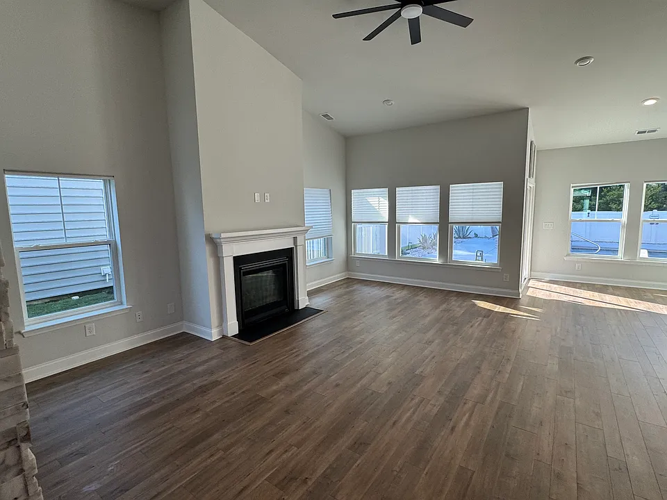 1112 Harbison Cir