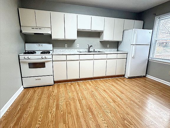 3rd image of 118 Lorraine Ave #A