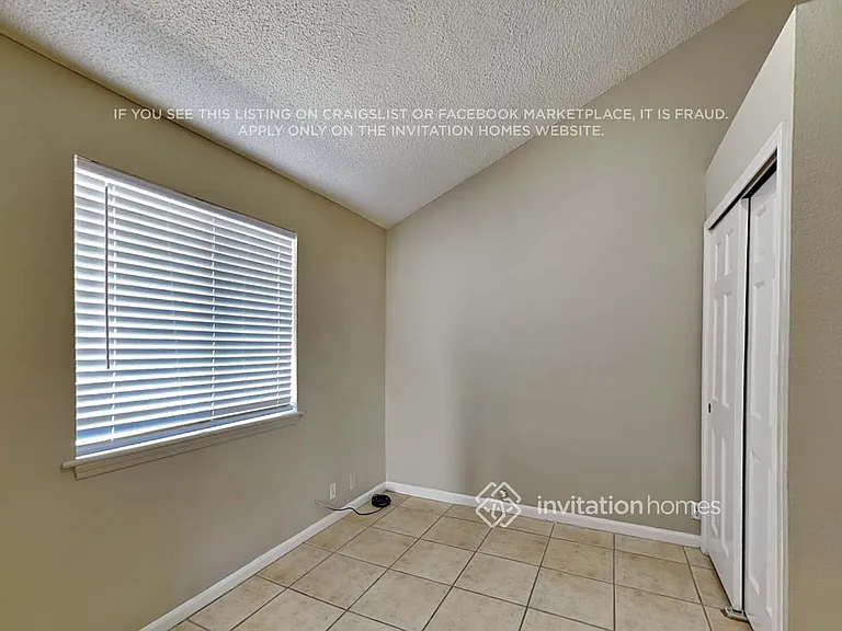 11324 N 81st Dr — Photo 10