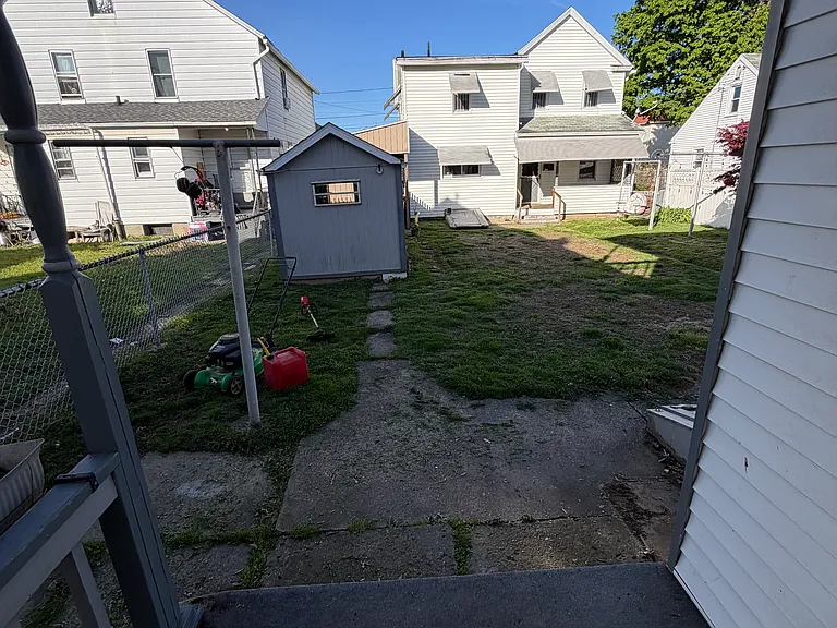 25 Penn St #27 — Photo 9