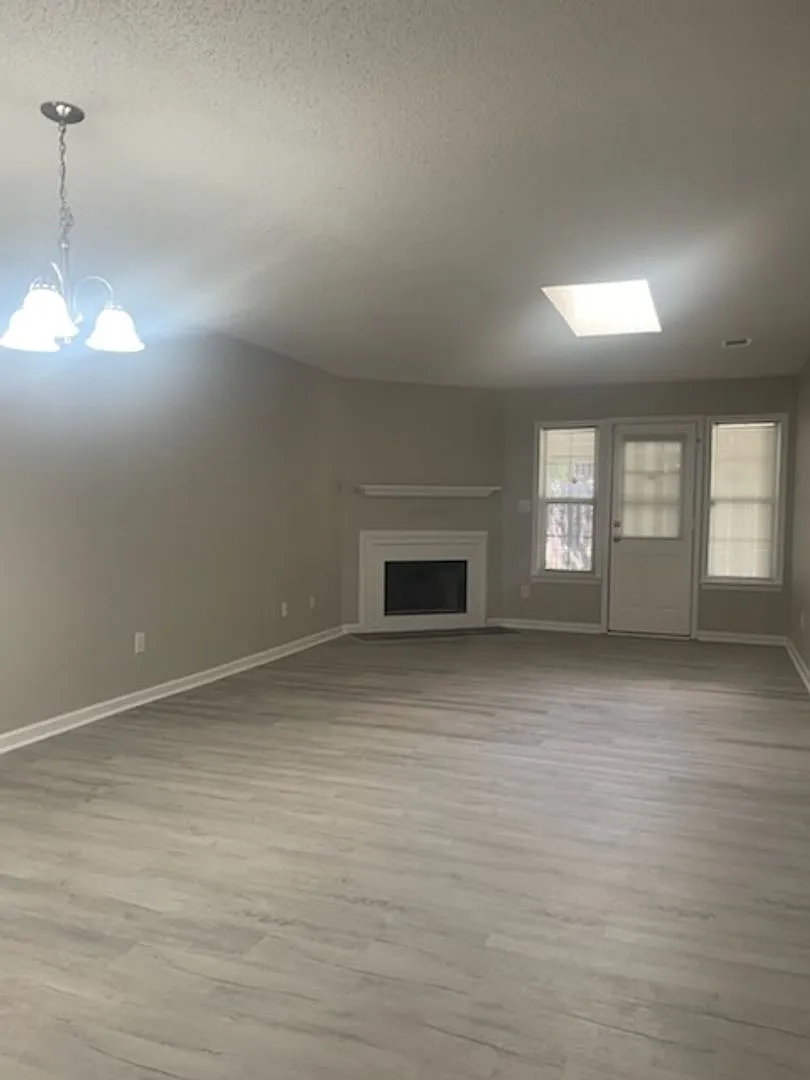 West Augusta Medical Community Townhome-Wow — Photo 4