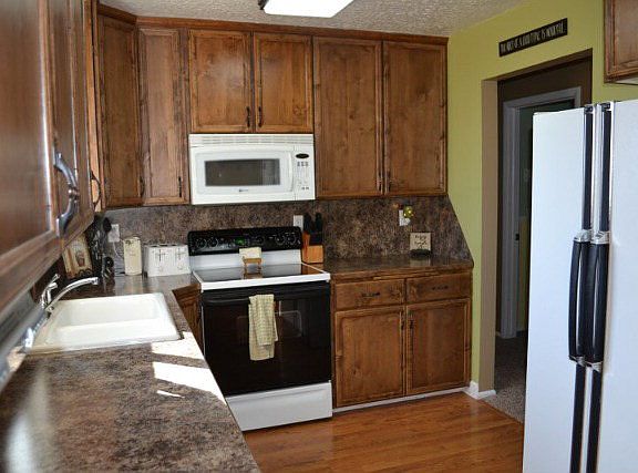 3rd image of 650 N Farnsworth Dr