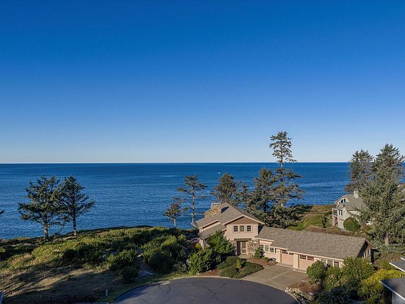 5th image of 218 Sea Crest Pl