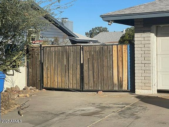 2nd image of 2934 W HARTFORD Drive