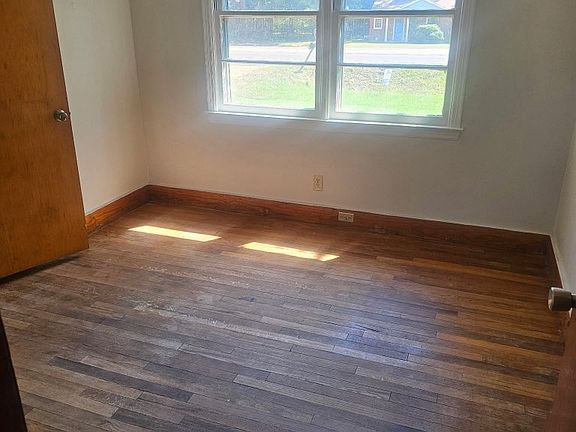 5th image of 408 Idlewild Rd