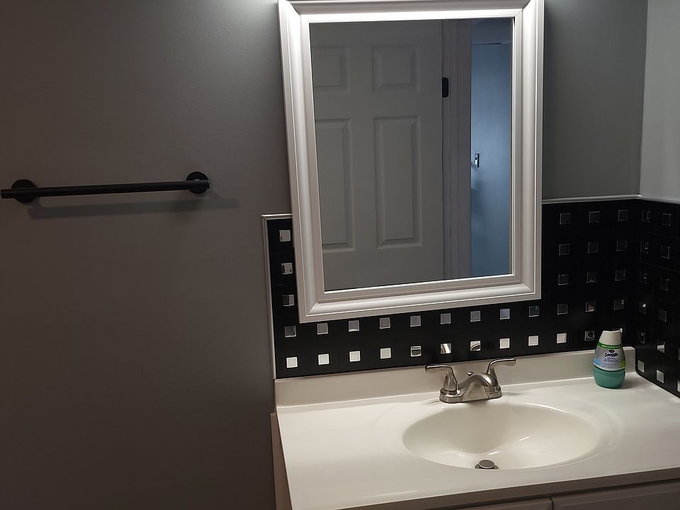 1st image of 4133 N McVicker Ave #B