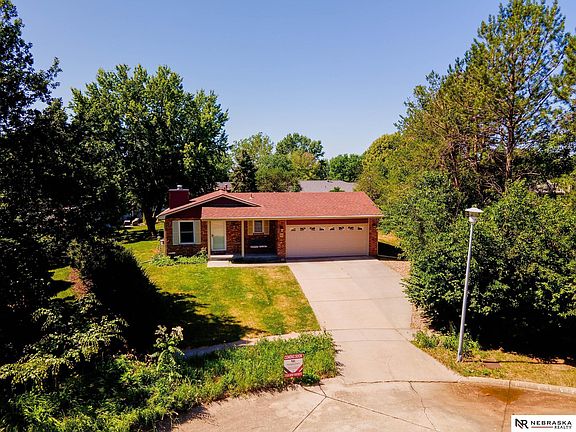 5th image of 421 Pioneer Ct