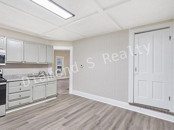 5th image of 240 E Mill St