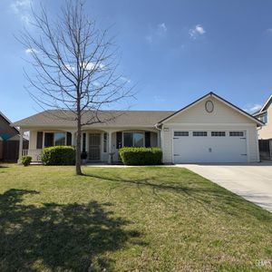 53 Dalton Ave, Sanger, CA, 93657