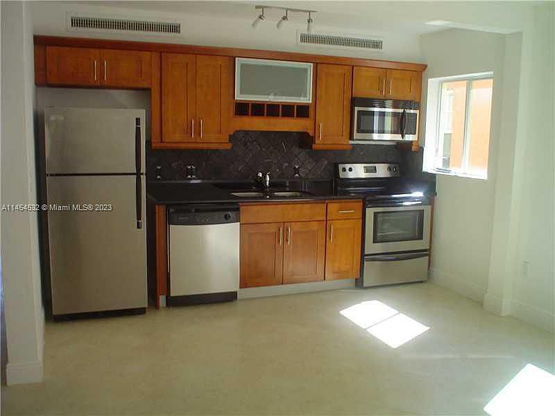 1st image of 2880 Pine Tree Dr APT 7