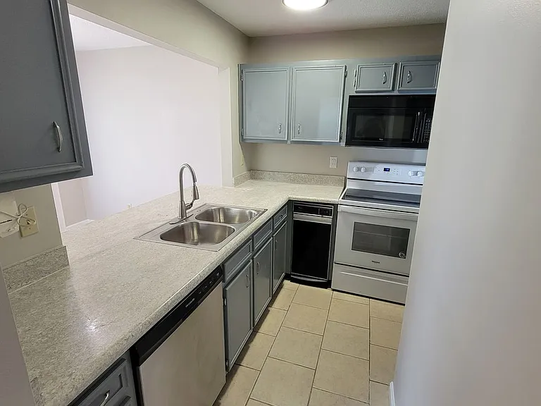 63C Eastgate Cir — Photo 4