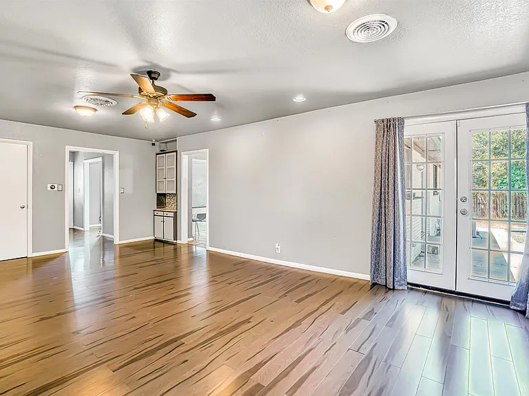 201 Cardinal Cir S — Photo 11