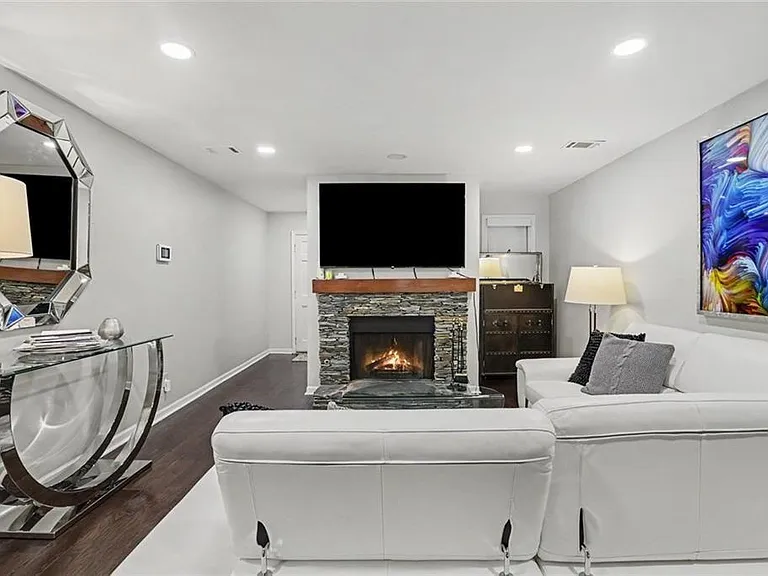 7 Saint Claire Ln NE — Photo 4