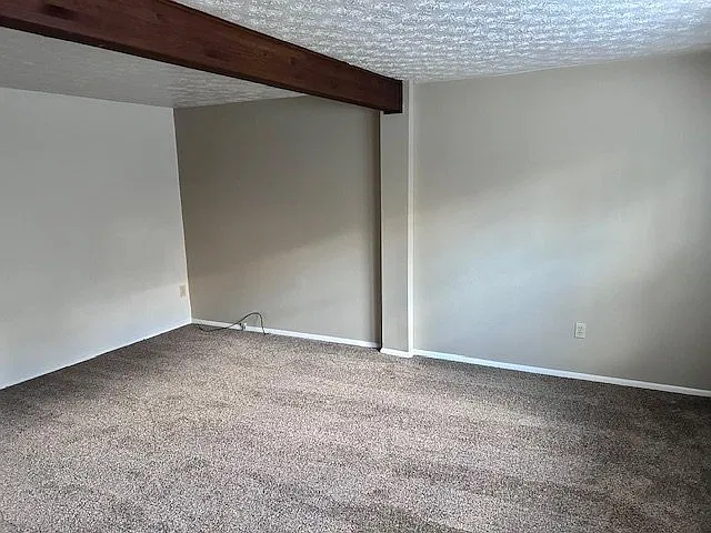 Beautiful Townhome, Three Floors of Living Space, Two Decks, and Garage — Photo 4