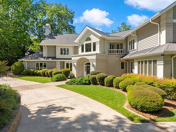3rd image of 365 Twin Oaks Dr