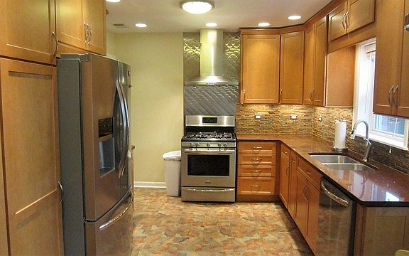 5th image of 121 E Highland Ave