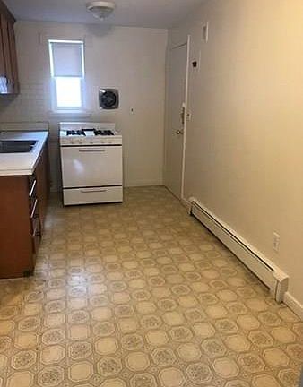 3rd image of 260 Dean St APT 2