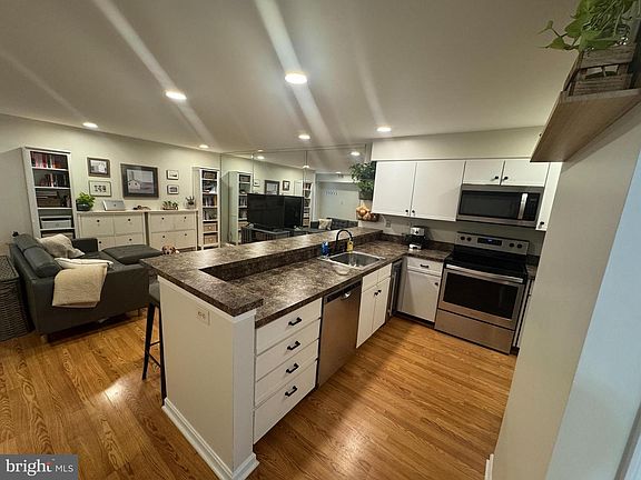 4th image of 34 Queen Anne Way #F