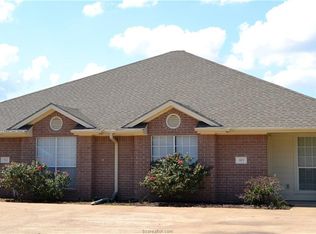 915 Willow Pond St, College Station, TX 77845
