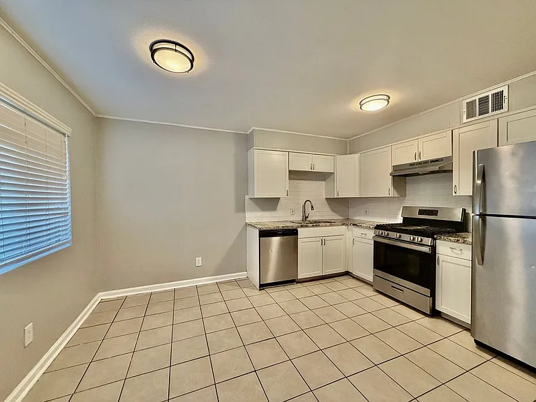 Sundance Apartments — Photo 28