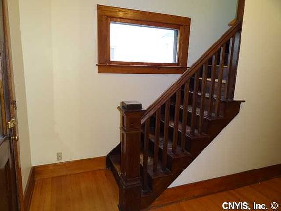 4th image of 273 Genesee Park Dr
