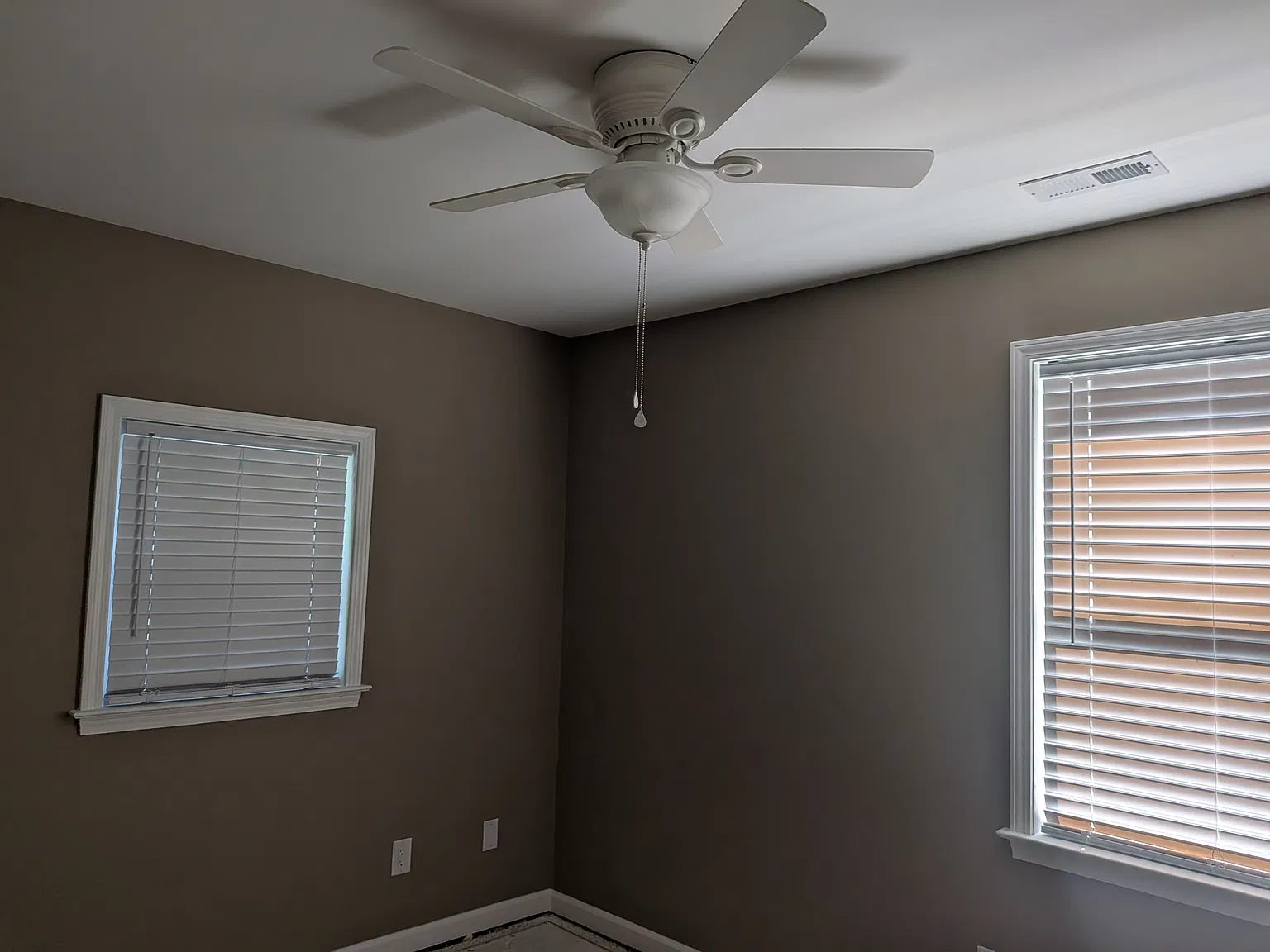 407 Picadilly Ln — Photo 3