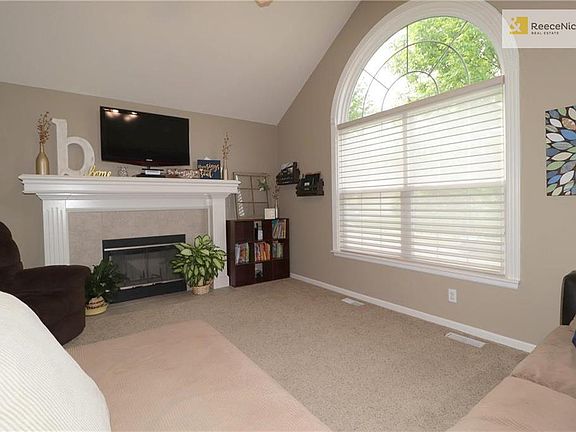 3rd image of 501 NE Hans Dr