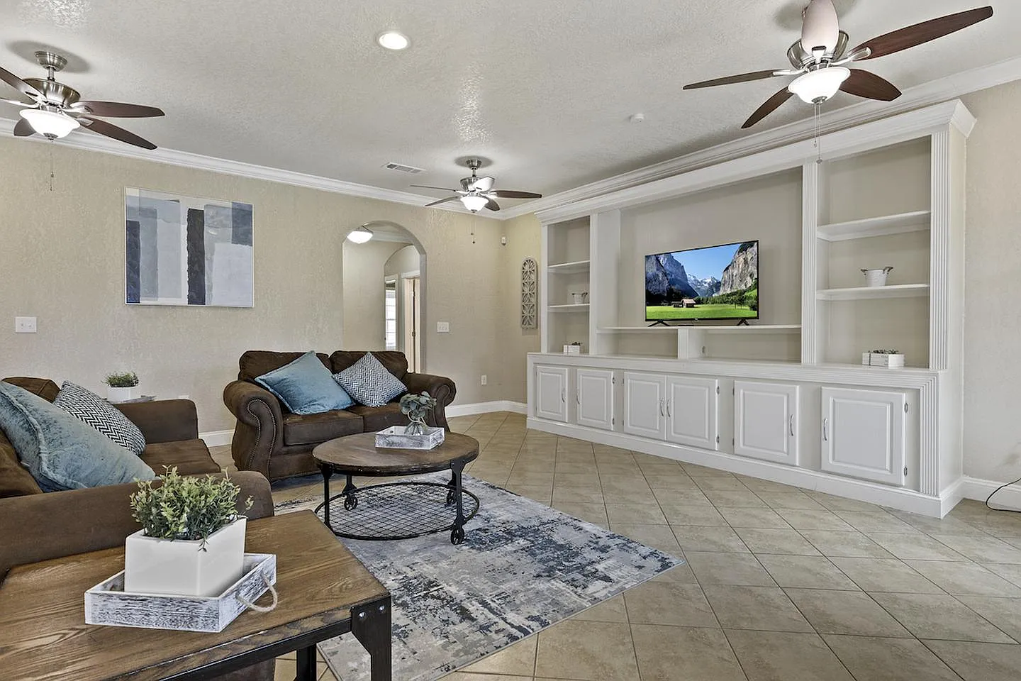 Cozy Glen Mont Retreat with Expansive Yard — Photo 1