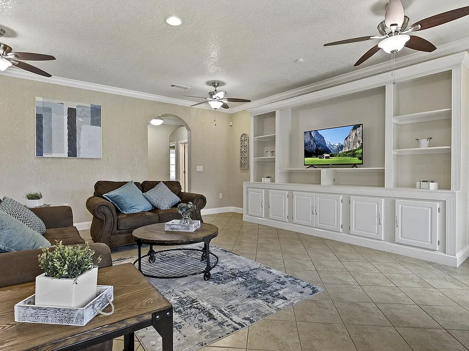 7559 Glen Mont Dr