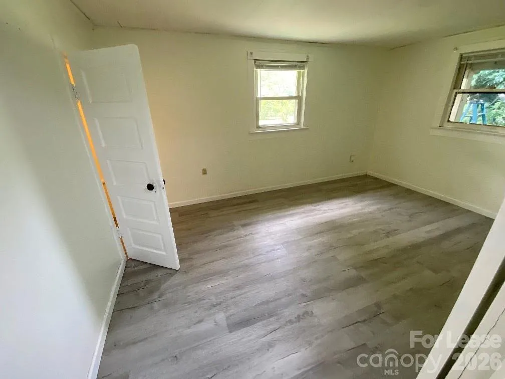 2 bed, 1.0 bath, 841 sqft, $1,350 — Photo 4