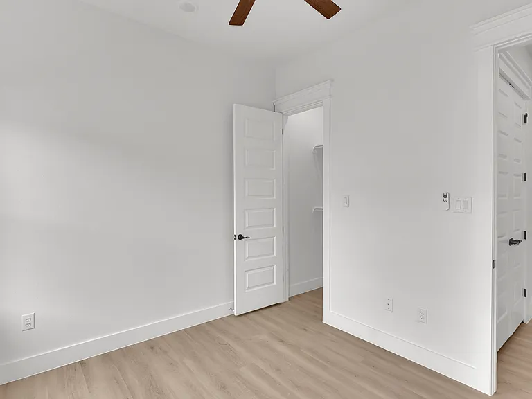 1311 E 33rd St #B — Photo 4