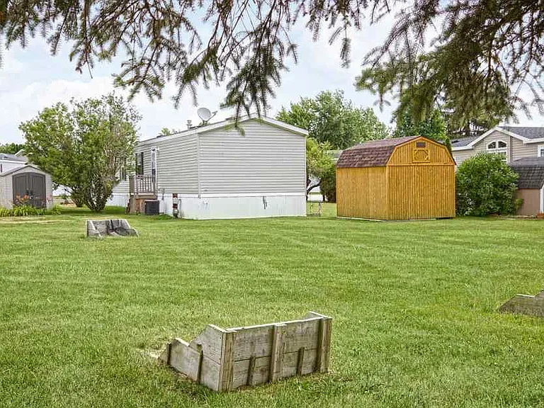 Mason Manor — Photo 4