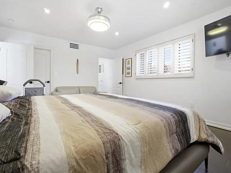 20100 NE 20th Ct — Photo 13