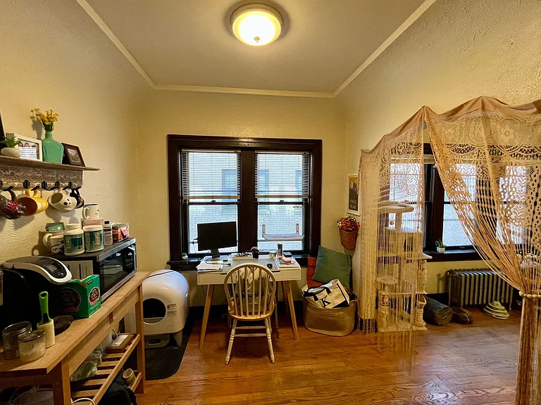 4468 N Oakland Ave — Photo 5