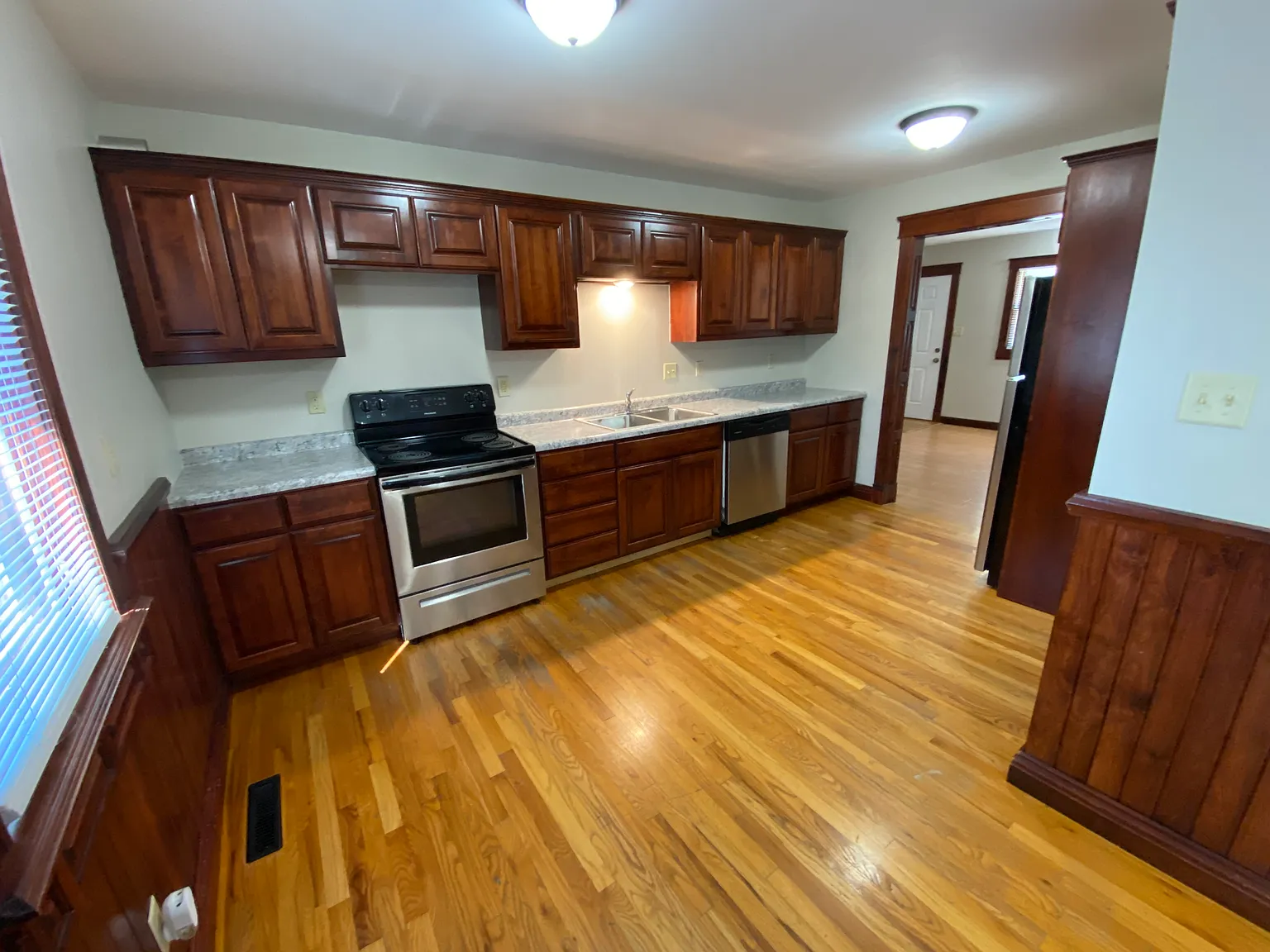 3 bed, 2.5 bath, 2038 sqft, $1,595 — Photo 3