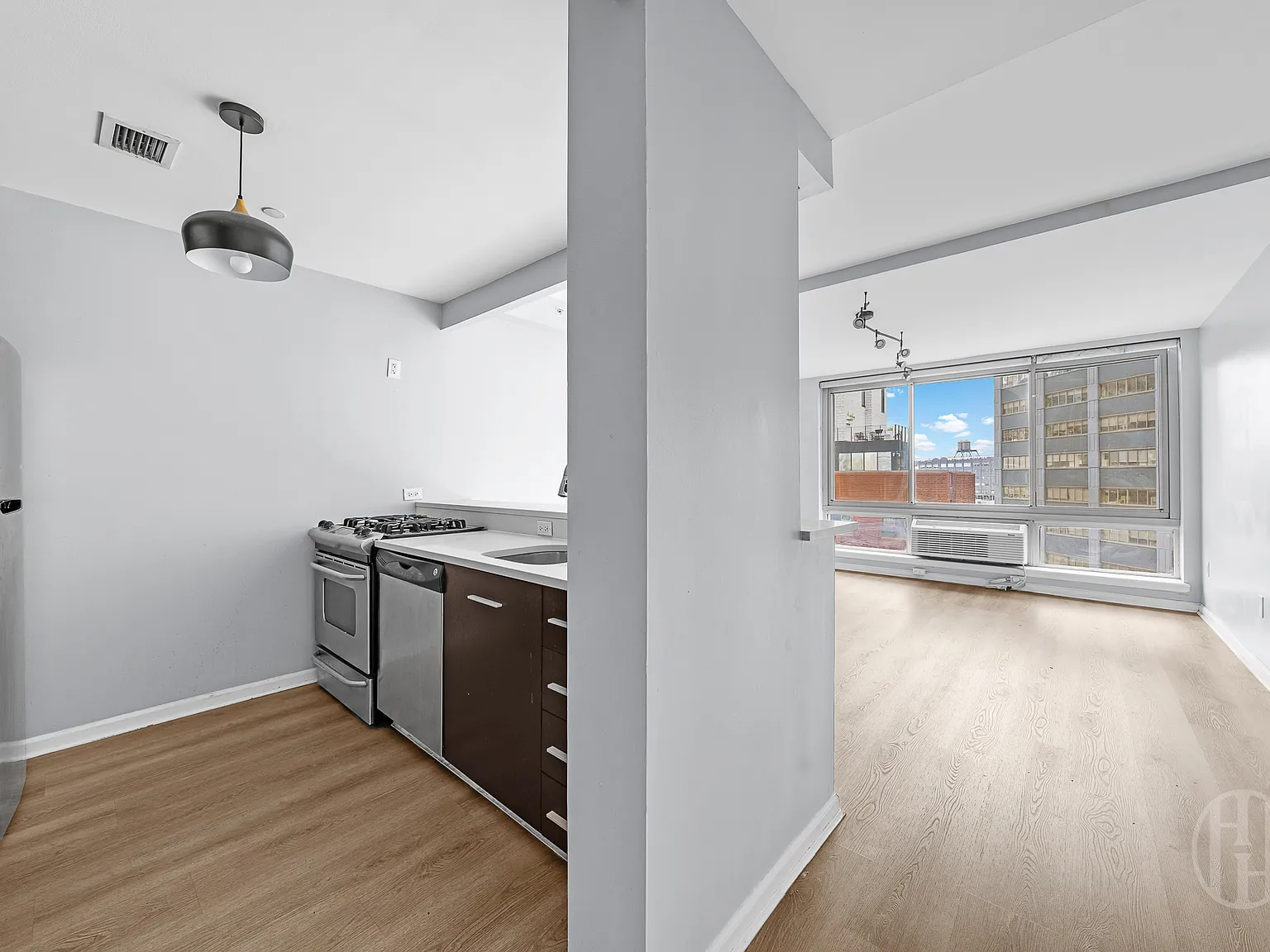 13-11 Jackson Avenue — Photo 3