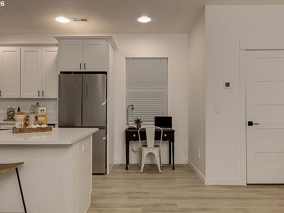 4th image of 4807 SE Ina Ave