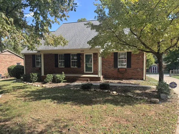 202 Madison Dr, Mount Holly, NC 28120