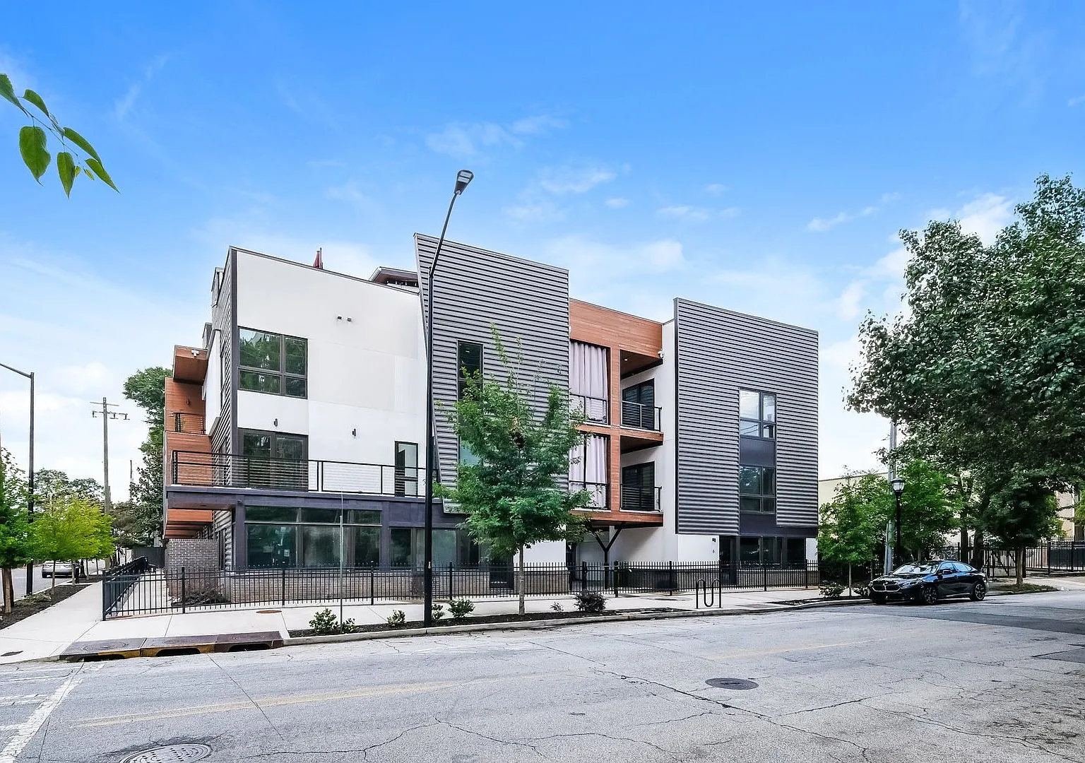50% Off Application Fee! Sleek 2br Townhome-Style Condo With Rooftop Deck — Photo 1
