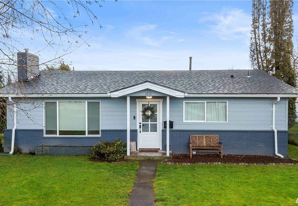 Location! Location! Location! This desirable Sumner home has so much to offer.